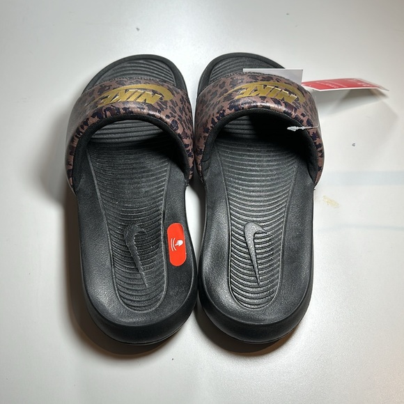Women’s Nike Victoria One Slide Leopard Print sz 11 - Picture 3 of 5